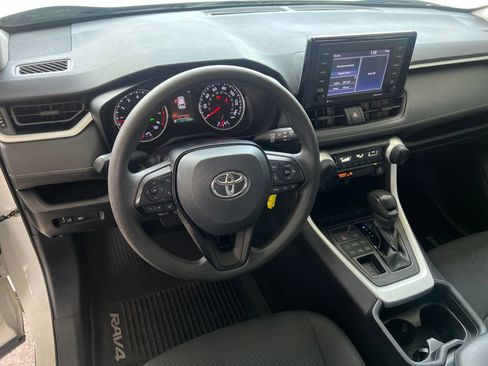 Used 2021 Toyota RAV4 LE AWD/4WD image 11