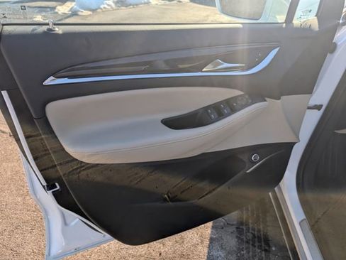 Used 2020 Buick Enclave Essence image 14