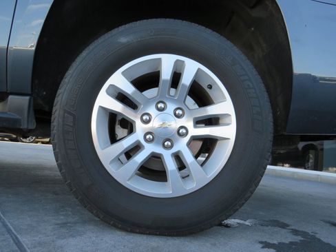 Used 2020 Chevrolet Suburban LT image 53