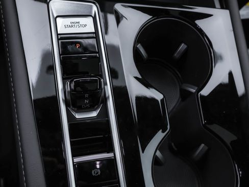 Used 2025 Volkswagen Atlas Cross Sport SE image 25