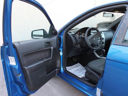 Used 2010 Ford Focus SE FWD image 20