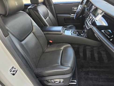 Used 2016 Rolls-Royce Ghost image 31
