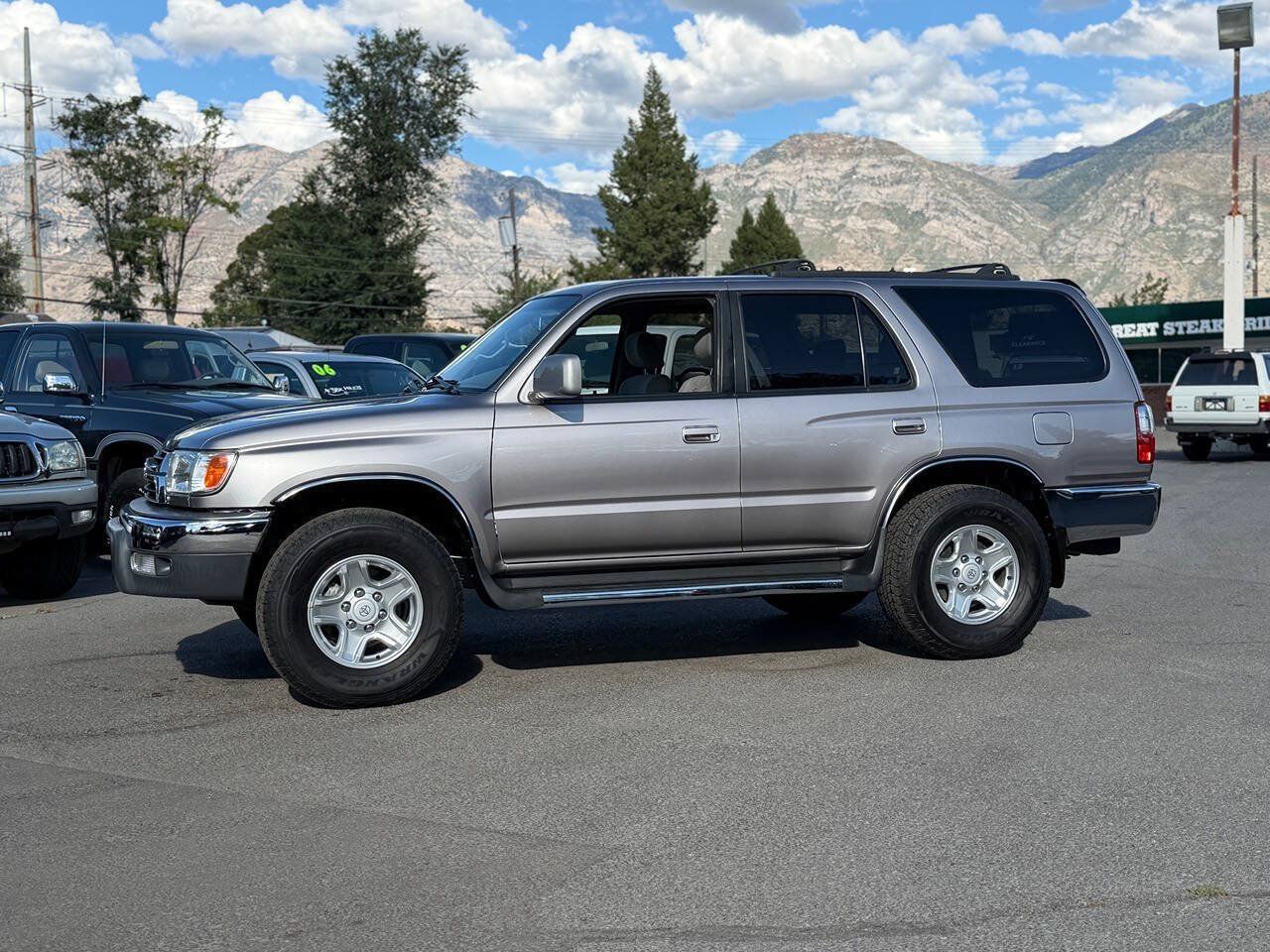 Used 2002 Toyota 4Runner SR5 AWD/4WD image 6