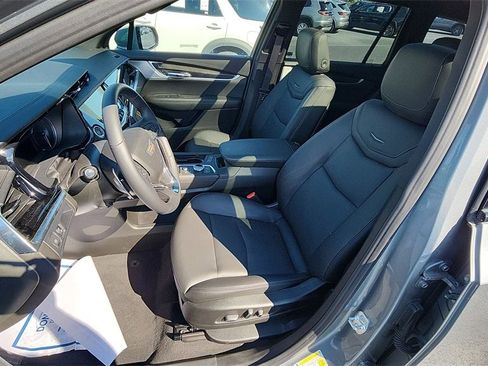 Used 2024 Cadillac XT6 Sport image 11