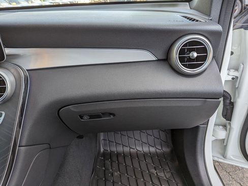 Used 2021 Mercedes-Benz GLC 300 4MATIC image 35