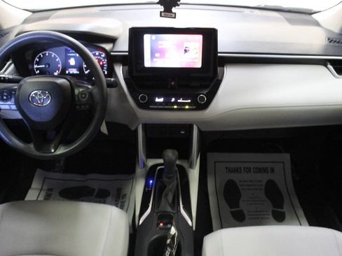 Used 2023 Toyota Corolla Cross L image 18