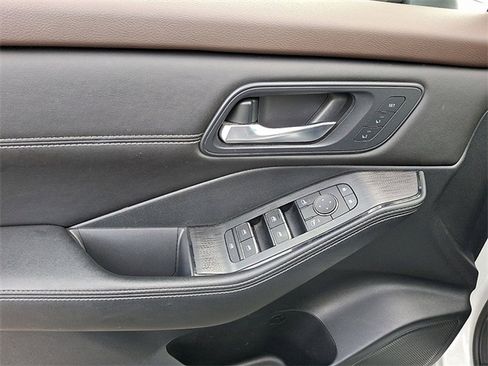 Certified 2022 Nissan Rogue SL w/ SL Premium Package image 13