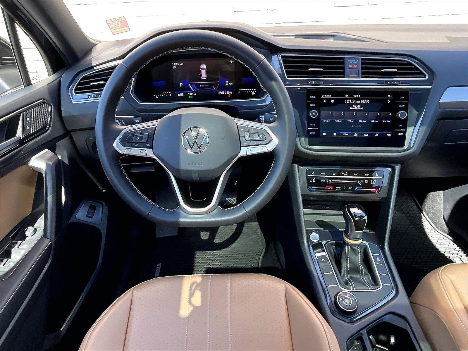 Certified 2024 Volkswagen Tiguan SE w/ Panoramic Sunroof Package AWD/4WD image 4