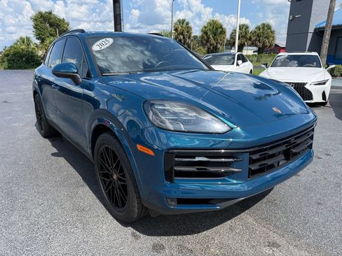 Used 2025 Porsche Cayenne AWD/4WD image 3