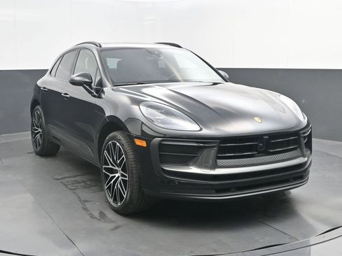Certified 2024 Porsche Macan Turbo image 9