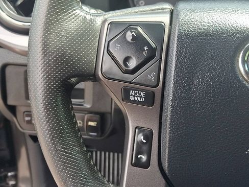 Used 2018 Toyota Tacoma TRD Off-Road AWD/4WD image 20