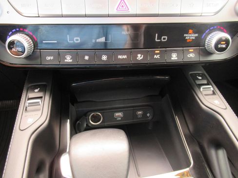 Used 2024 Kia Telluride EX w/ EX Captain's Chair Package FWD image 30