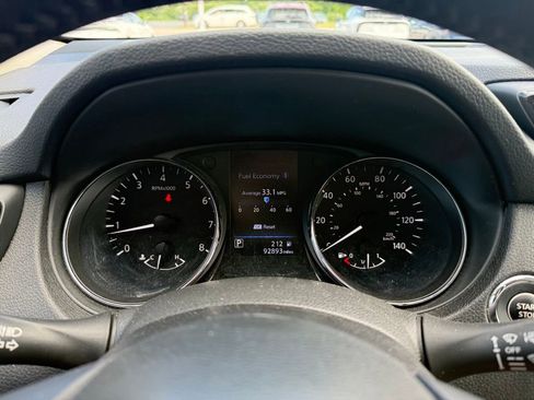 Used 2019 Nissan Rogue SV AWD/4WD image 12