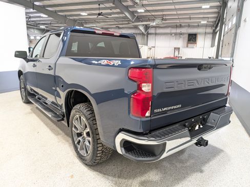 Used 2022 Chevrolet Silverado 1500 LT AWD/4WD image 5
