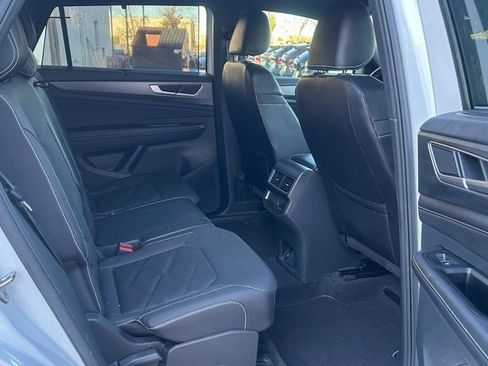 Used 2024 Volkswagen Atlas Cross Sport SE image 25