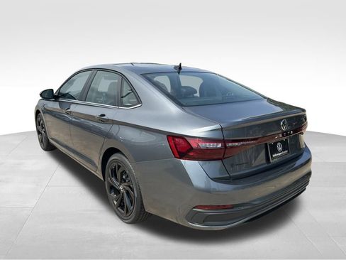 Used 2025 Volkswagen Jetta SE w/ Sunroof Package image 6