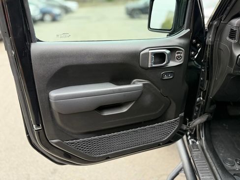 Used 2025 Jeep Wrangler Willys image 18