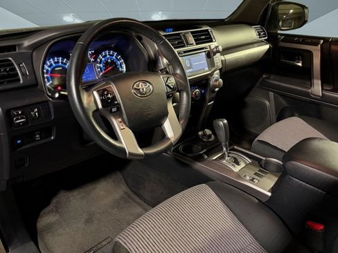 Used 2018 Toyota 4Runner SR5 AWD/4WD image 4
