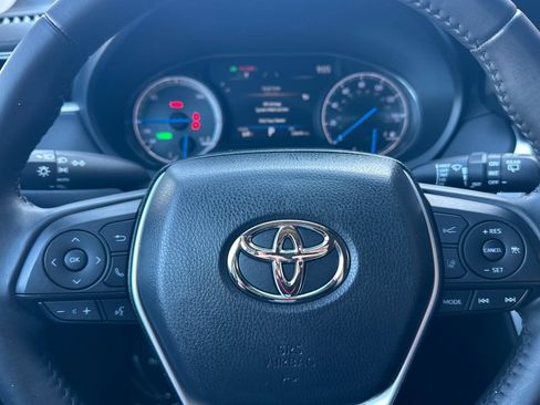 Used 2023 Toyota Venza LE AWD/4WD image 24