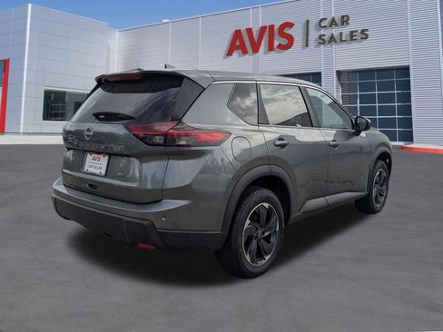 Used 2024 Nissan Rogue SV image 6