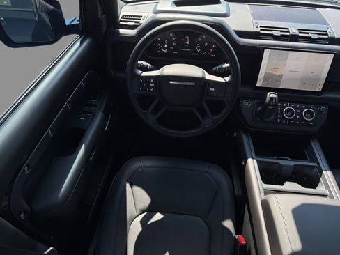 Used 2025 Land Rover Defender 130 X-Dynamic SE AWD/4WD image 10