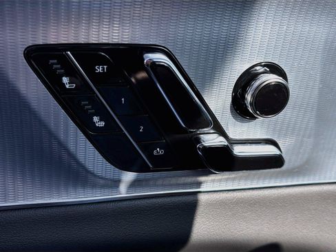 Used 2024 Cadillac Lyriq Tech RWD image 19