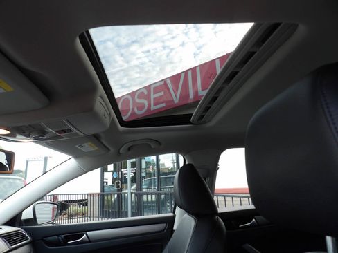 Used 2014 Volkswagen Passat 1.8T SE FWD image 8