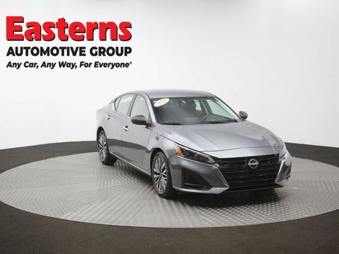 Used 2025 Nissan Altima 2.5 SV FWD image 50