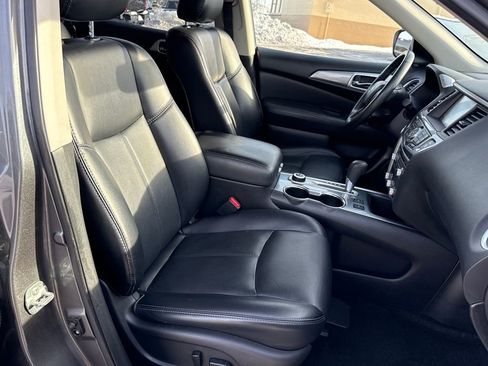 Used 2019 Nissan Pathfinder SL image 8