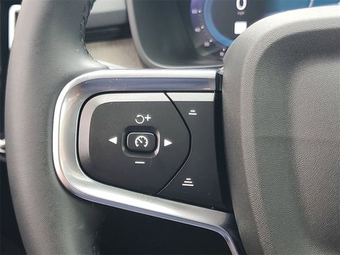 Certified 2023 Volvo XC40 B4 Ultimate w/ Protection Package Premier image 23