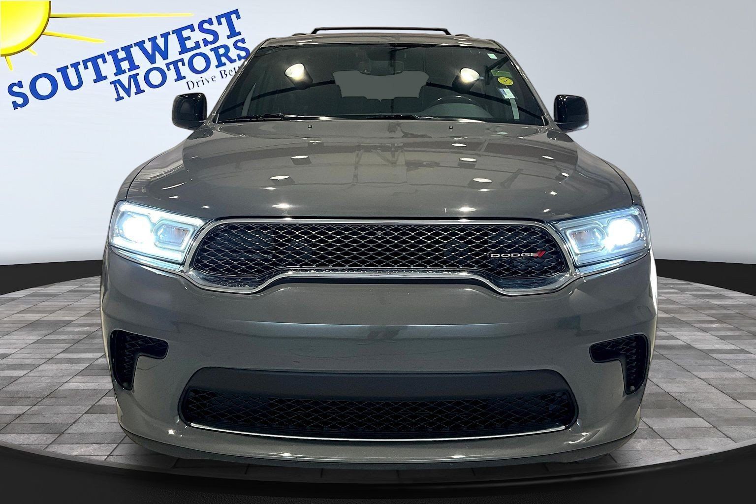 Used 2023 Dodge Durango SXT w/ Trailer Tow Group IV AWD/4WD image 2