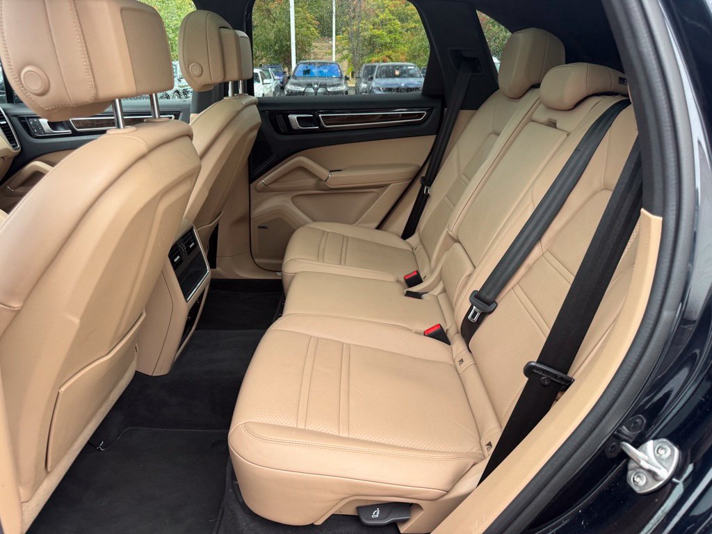 Used 2022 Porsche Cayenne AWD/4WD image 11