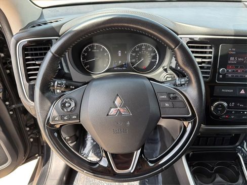 Used 2018 Mitsubishi Outlander SE FWD image 17