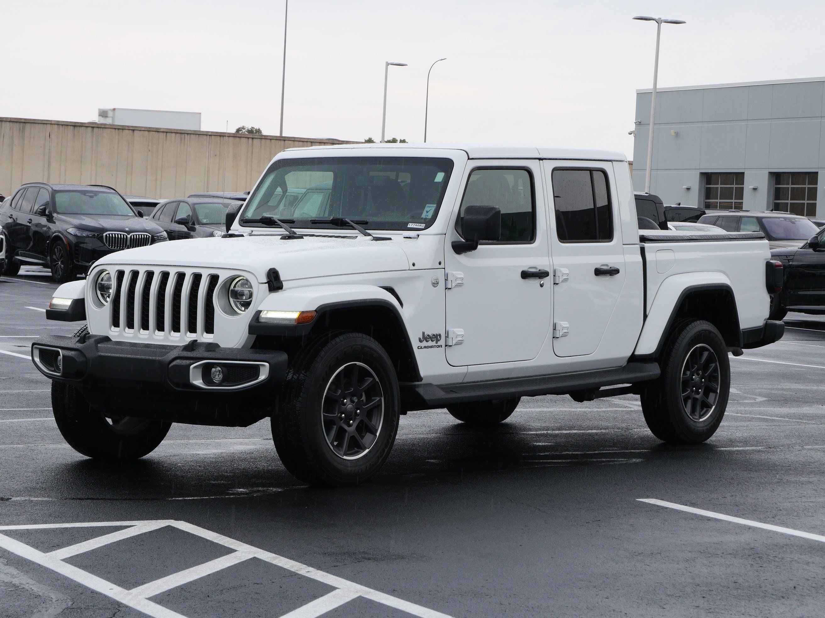 Used 2022 Jeep Gladiator Overland w/ Popular Equipment Package AWD/4WD image 1