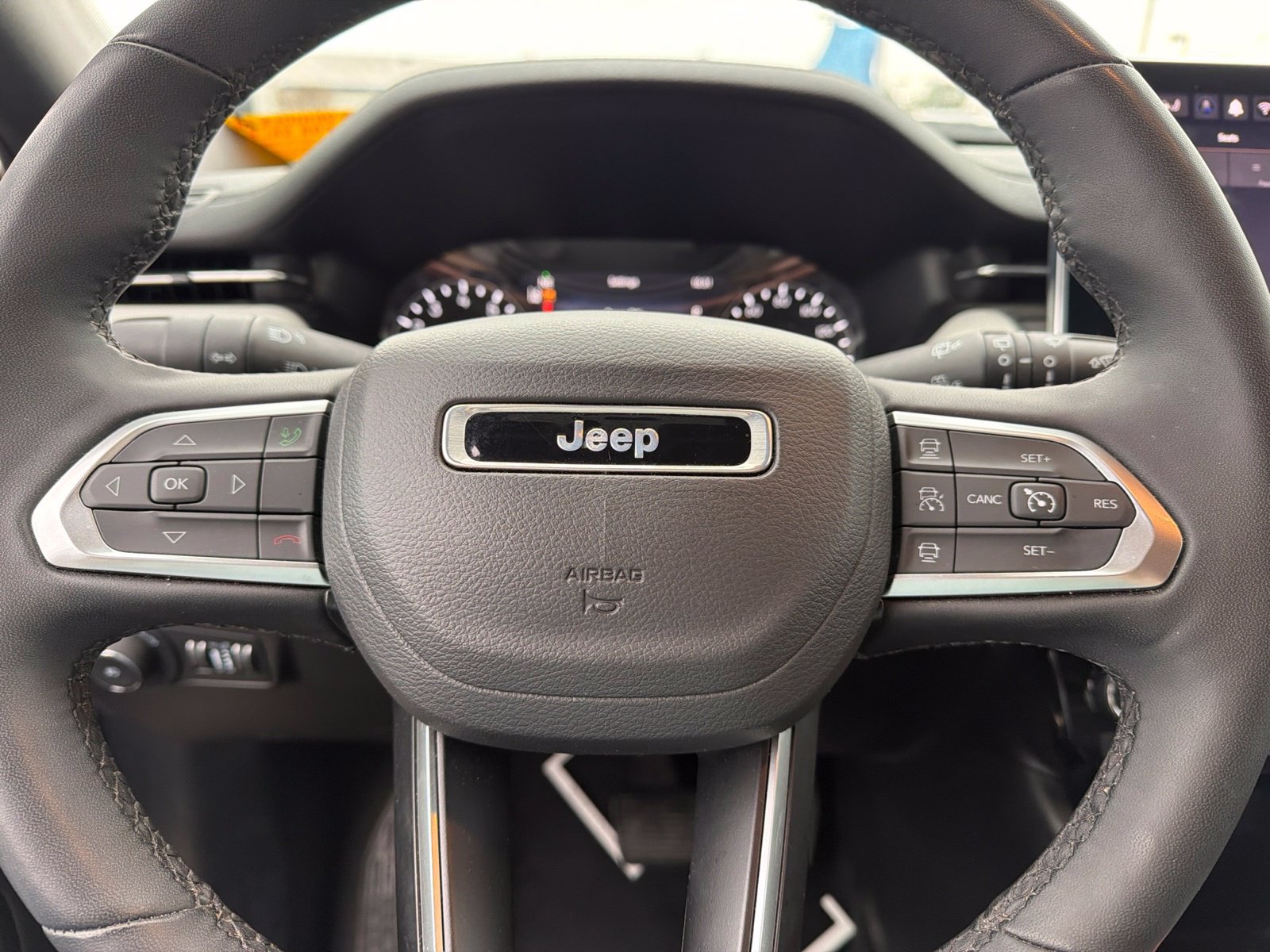 Used 2025 Jeep Compass Limited AWD/4WD image 8