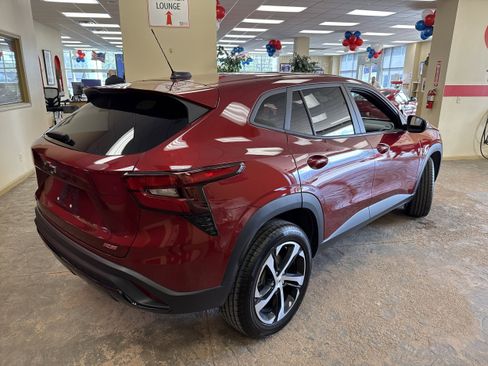 Used 2024 Chevrolet Trax RS FWD image 12