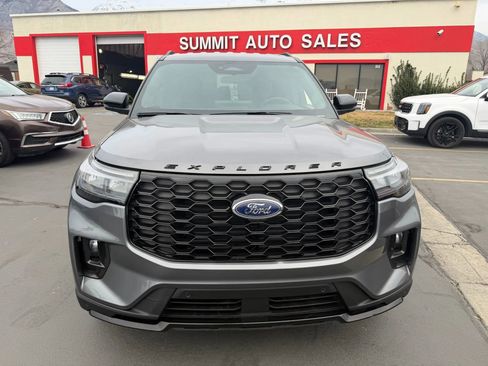 Used 2025 Ford Explorer ST-Line w/ ST-Line Street Pack image 10