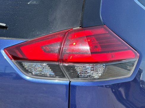 Used 2017 Nissan Rogue SV image 31