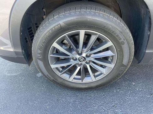 Used 2017 Toyota Highlander XLE FWD image 7