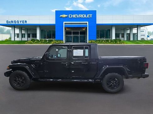 Used 2023 Jeep Gladiator Sport image 12