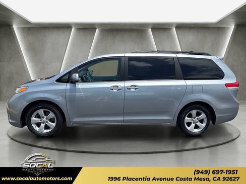Used 2011 Toyota Sienna LE w/ Towing Pkg FWD image 2