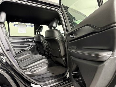 Used 2024 Jeep Grand Cherokee L Laredo image 19