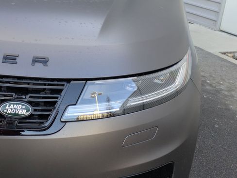 New 2026 Land Rover Range Rover Sport Dynamic SE image 9