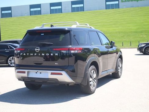 Used 2025 Nissan Pathfinder SL FWD image 5