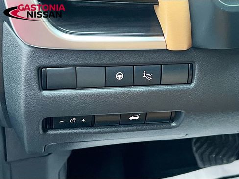 Used 2023 Nissan Rogue Platinum w/ Platinum Premium Package image 13