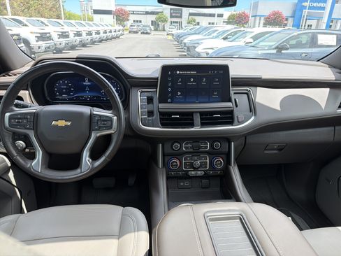 Used 2022 Chevrolet Suburban LT w/ LT Signature Package AWD/4WD image 29