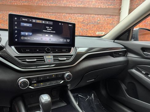 Used 2024 Nissan Altima 2.5 SR w/ SR Premium Package FWD image 18