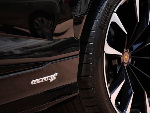 Used 2024 Lamborghini Urus S AWD/4WD image 10