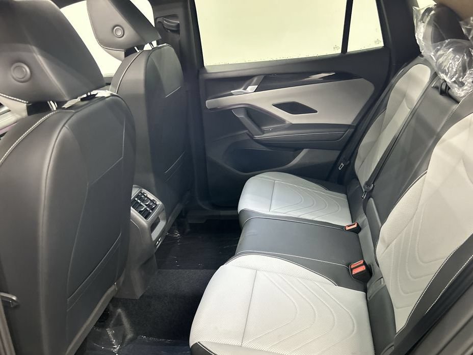 New 2026 Volkswagen Tiguan SE R-Line AWD/4WD image 16