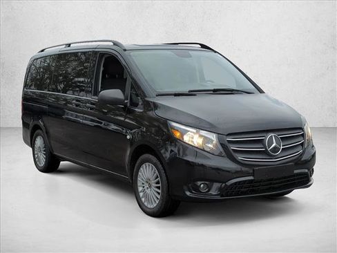 Used 2022 Mercedes-Benz Metris Passenger image 3